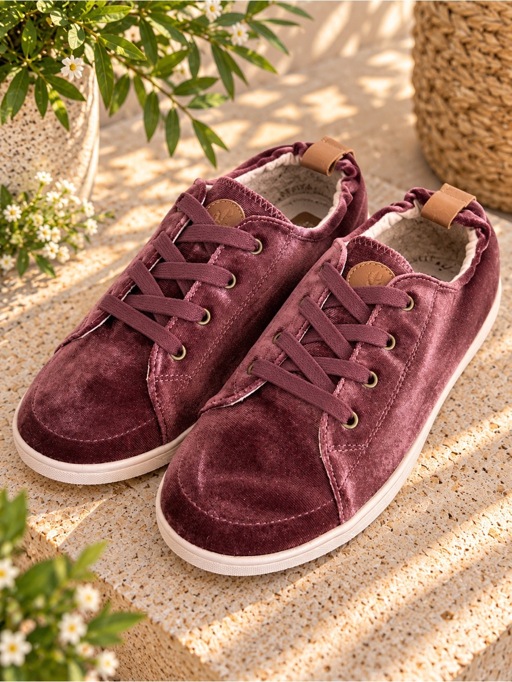Revitalign Santa Clara Betta Berry Velvet Sneakers Women’s Size 9 NWOB #99